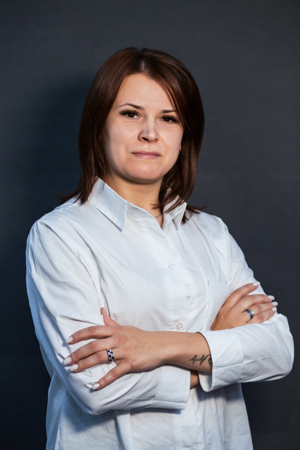 Коршунова Нина — бровист, администратор